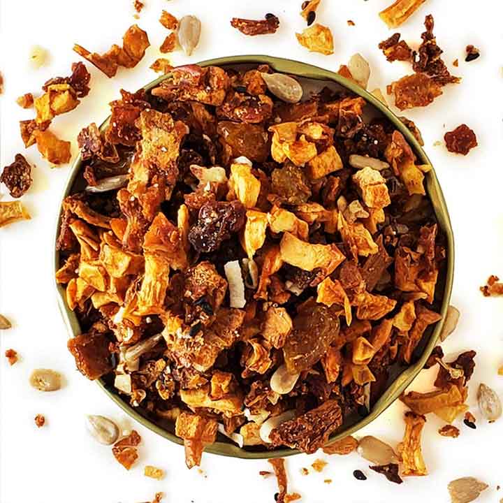 HAPPY PIÑA COCO Disfruta esta mezcla de piña, coco natural, pasas y especias que te transportarán a un paraíso tropical. Delicioso como un viaje a la playa!! INGREDIENTES: Piña, coco, manzana, pasas gold, ajonjolí negro y semillas de girasol.