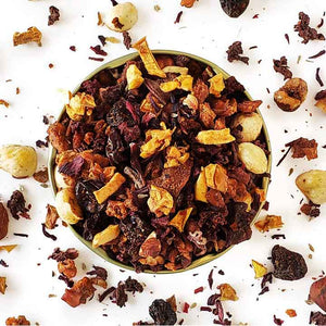 HOPE CACAO AVELLANA Sorpréndete con esta deliciosa mezcla de cacao nibs y crujientes avellanas tostadas acompañadas de un toque de anís, ideal para disfrutar los momentos especiales. INGREDIENTES: Cacao nibs, avellanas, manzana, betabel, pasas, anís.