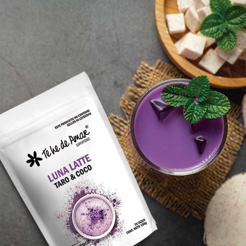 TARO Y COCO NATURALES ACOMPAÑADOS DE NOTAS DE CANELA, VAINILLA , FLORES Y NUECES. ES UN SUPERFOOD MUY NUTRITIVO PARA PREPARAR LATTES Y BEBIDAS MORADAS TEHEDEAMAR