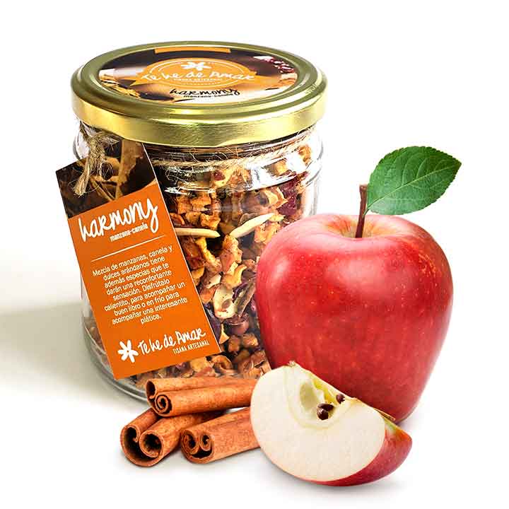 HARMONY MANZANA CANELA Manzanas, canela y dulces arándanos tiene además especias que te darán una reconfortante sensación. Disfrútalo calientito, para acompañar un buen libro o en frío para acompañar una divertida plática. INGREDIENTES: Manzana, canela, arándanos, linaza, hibiscus, pingüica y almendras.
